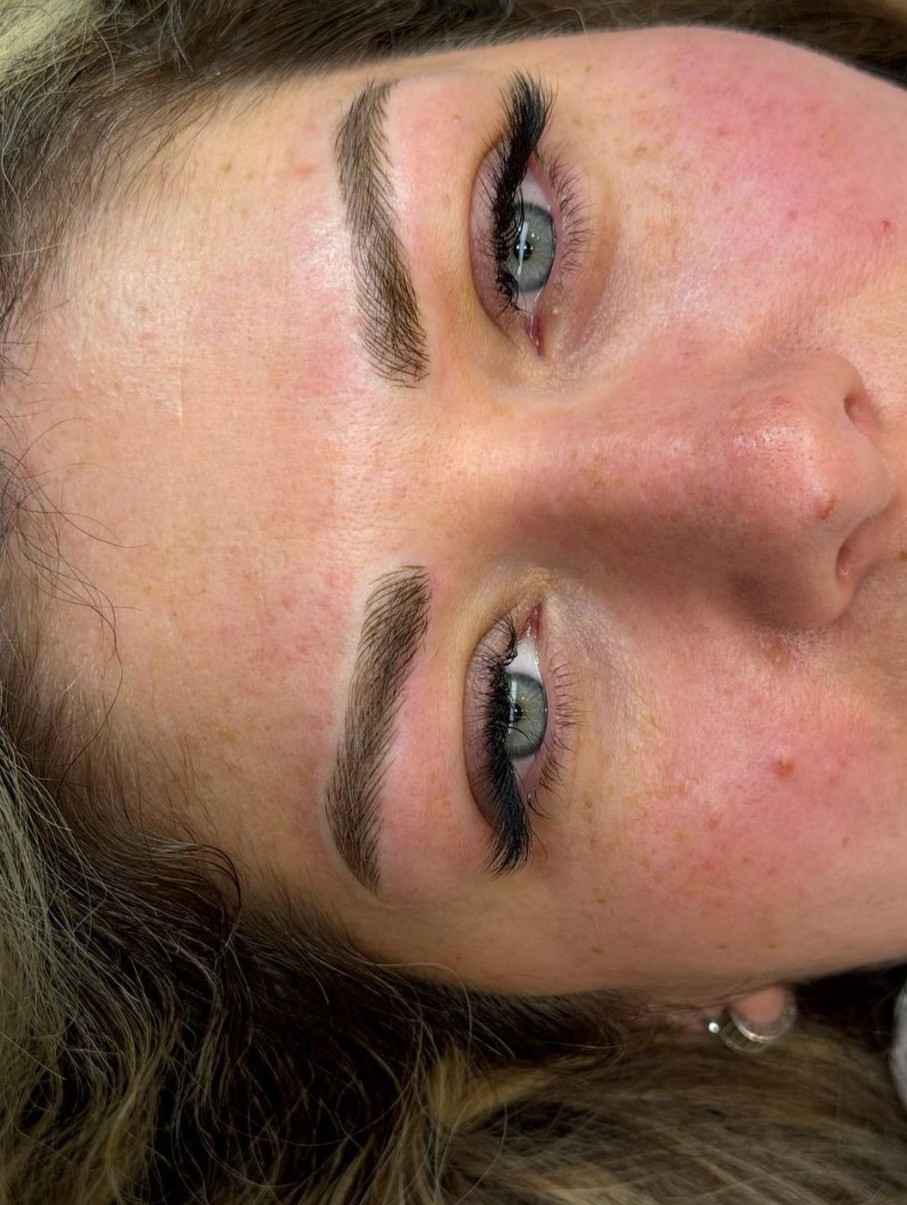 Microblading φρυδιών — πριν και μετά